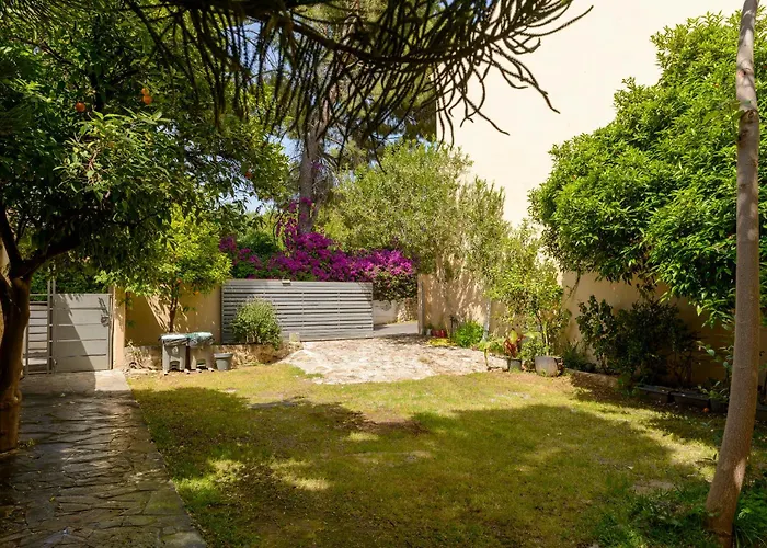 Agali 1 Mesonet In Front Of The Sea * Akrojáli