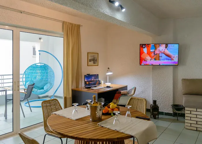 Agali 1 Mesonet In Front Of The Sea Akrojáli