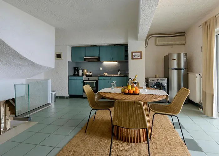 Agali 1 Mesonet In Front Of The Sea * Akrojáli