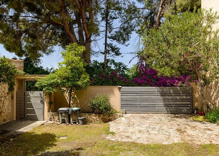 Agali 1 Mesonet In Front Of The Sea *