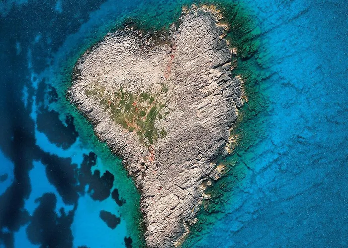 Agali 1 Mesonet In Front Of The Sea *